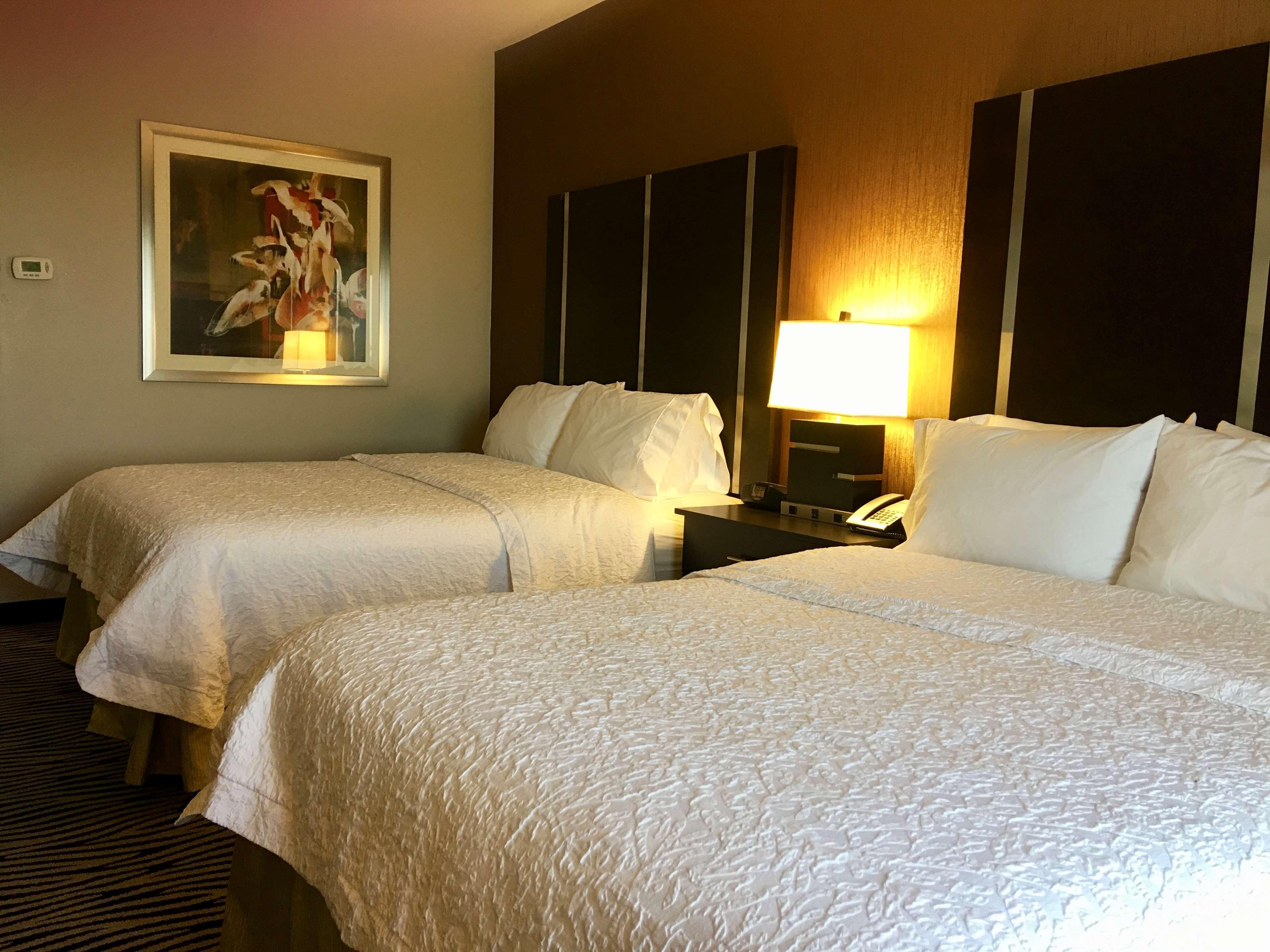 Hampton Inn And Suites Tulsa Central Exterior photo