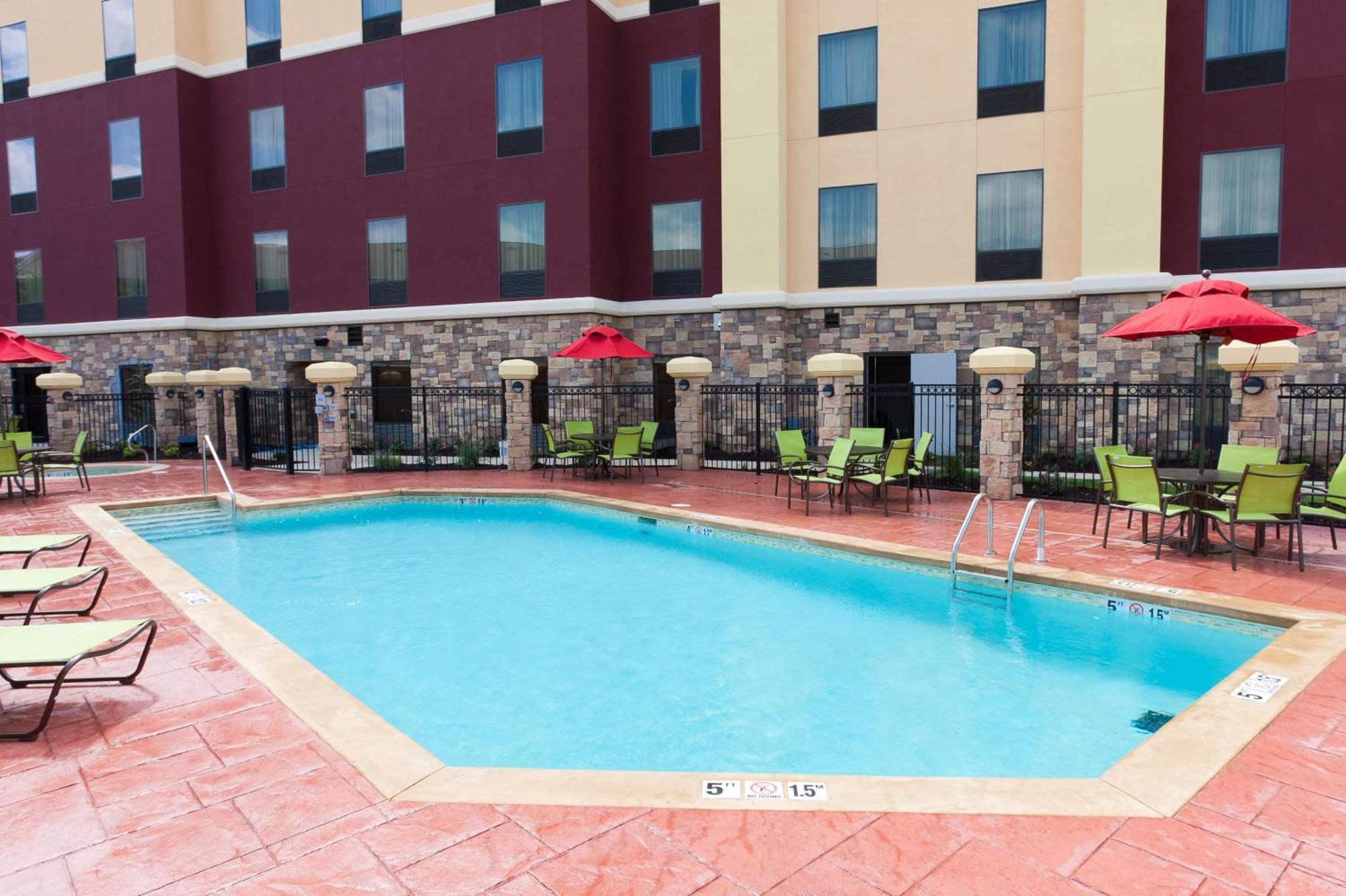 Hampton Inn And Suites Tulsa Central Exterior photo
